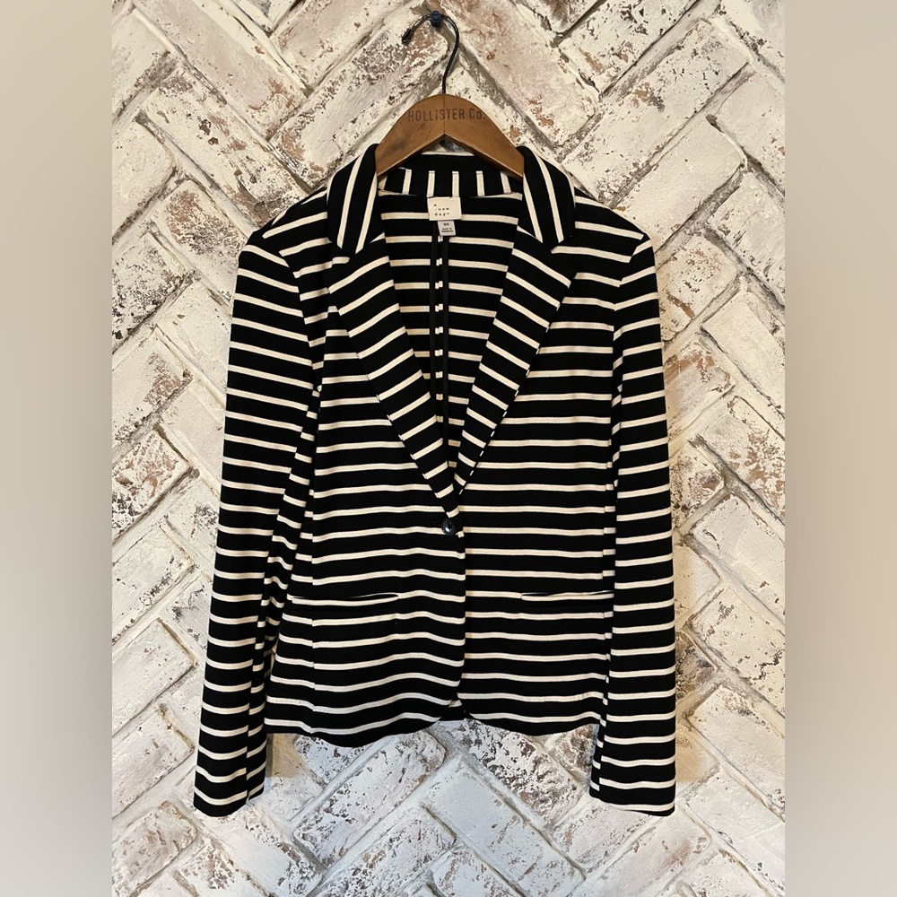 Black/white striped knit blazer